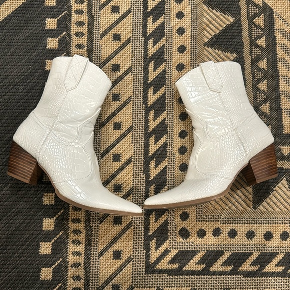 Coconuts by Matisse size 9 bootie - Picture 1 of 8